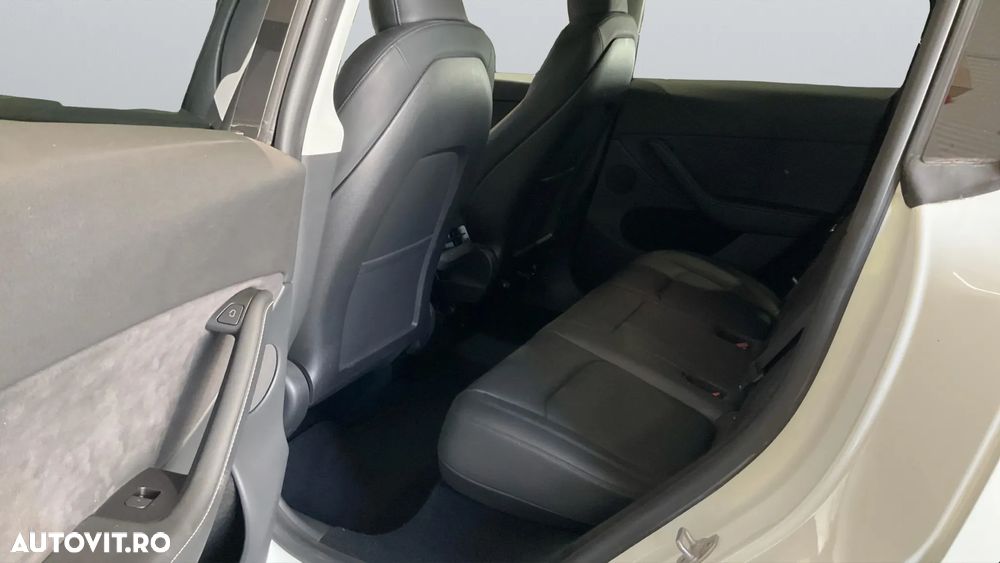 Tesla Model Y Long Range Dual Motor AWD - 8