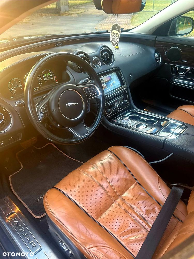Jaguar XJ 3.0 D V6 Premium Luxury - 29