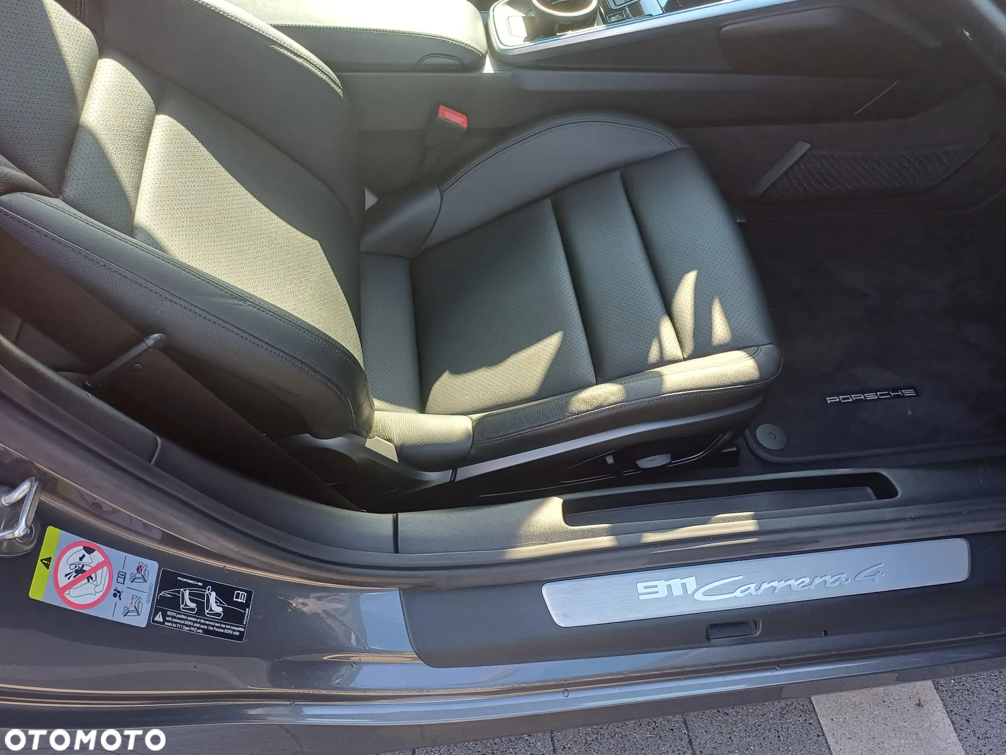 Porsche 911 Carrera 4 - 16