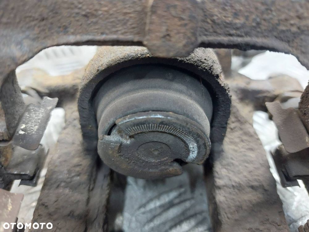 TARCZE HAMULCOWE TYŁ + KLOCKI + ZACISKI VOLKSWAGEN GOLF VI - 4