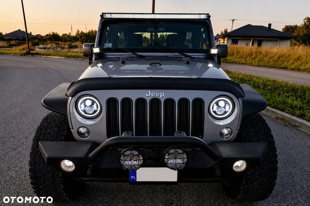 Jeep Wrangler 3.6 Unlim Sahara - 26