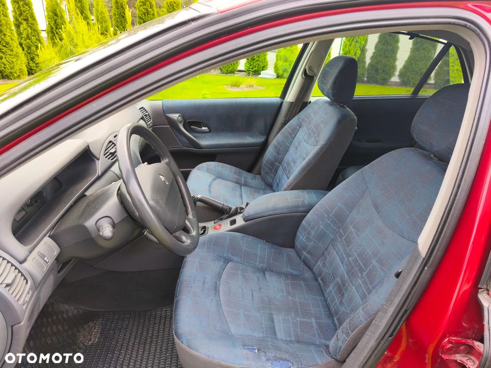 Renault Laguna 1.6 Emotion - 16