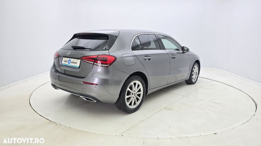 Mercedes-Benz A - 6