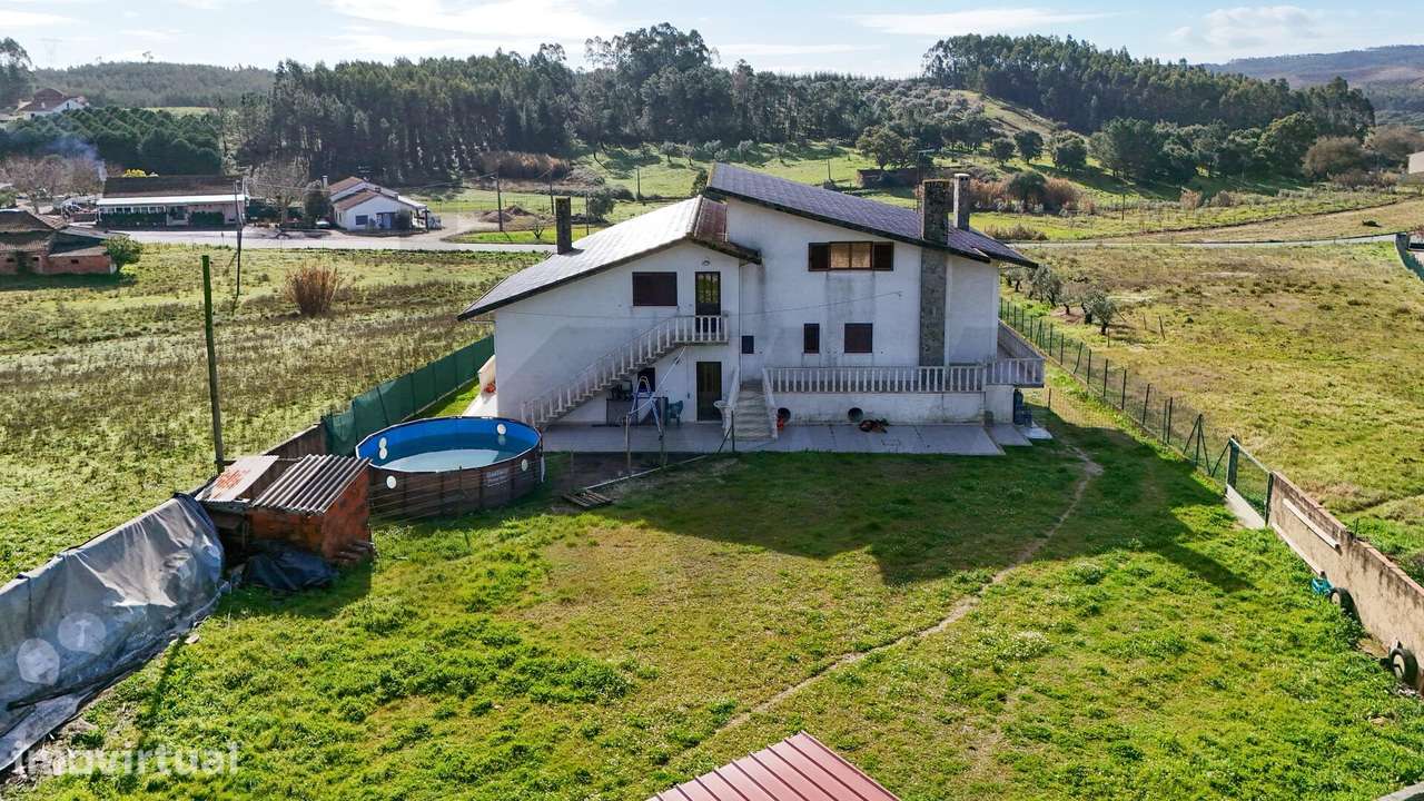 Fantástica Moradia - São Sebastião com 1400m2 de jardim - Grande imagem: 4/7