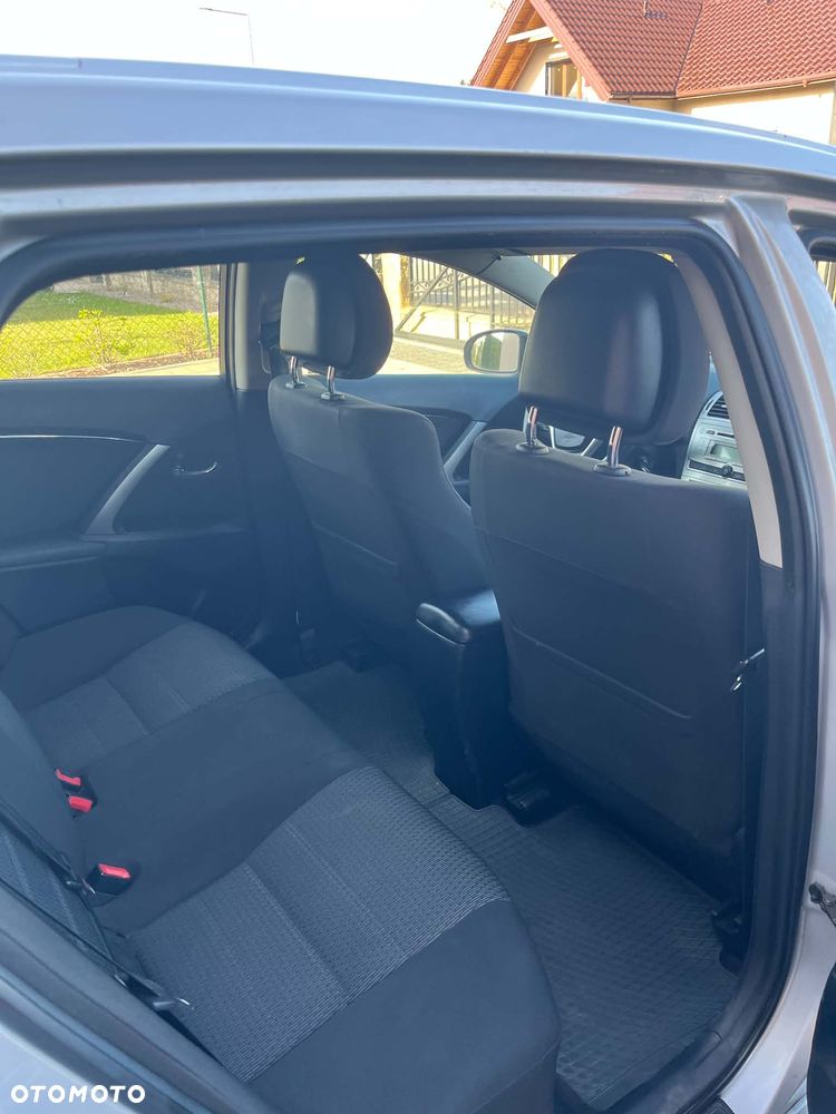 Toyota Avensis 2.0 D-4D Sol - 9