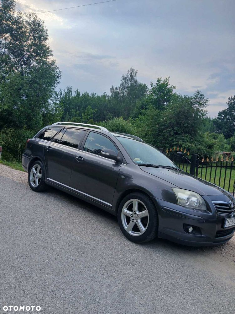 Toyota Avensis - 1