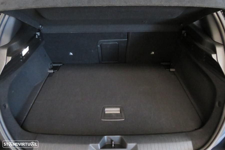 Opel Astra 1.2 T GS - 37