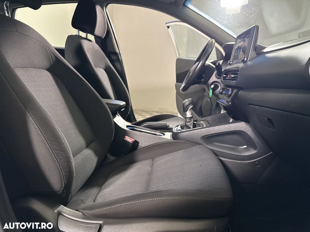 Hyundai KONA - 12