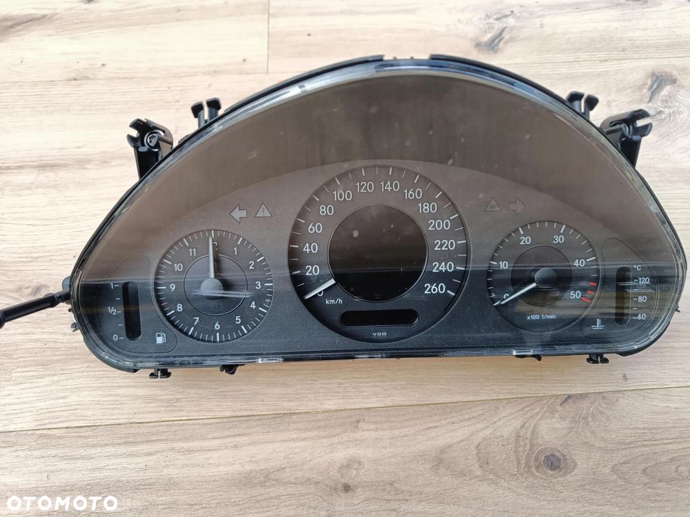 MERCEDES W211 DIESEL LICZNIK ZEGARY CLASSIC EU A2115400347