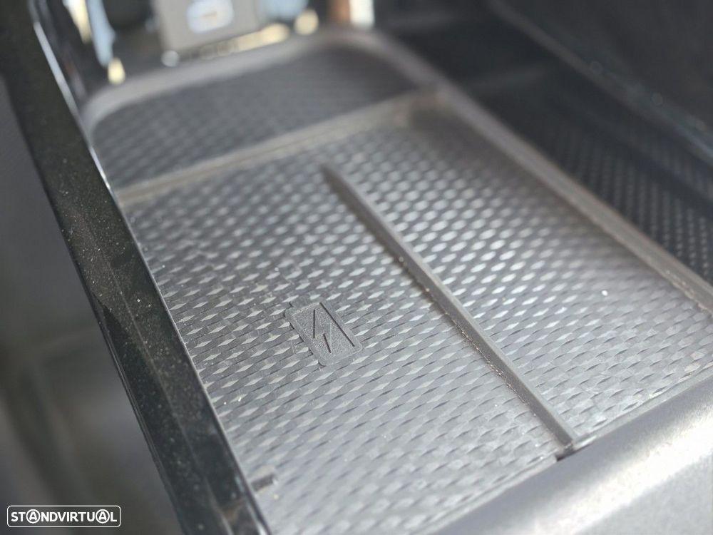 Ford Mustang Mach-E 75.7 kWh Base - 19