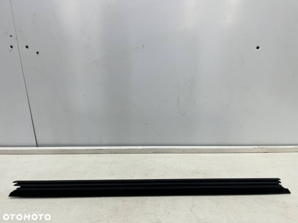 Listwa BMW 5 G30 G31 F90 17-24r. prawa przednia listwa zgarniająca wewnętrzna drzwi 7336960 - 4