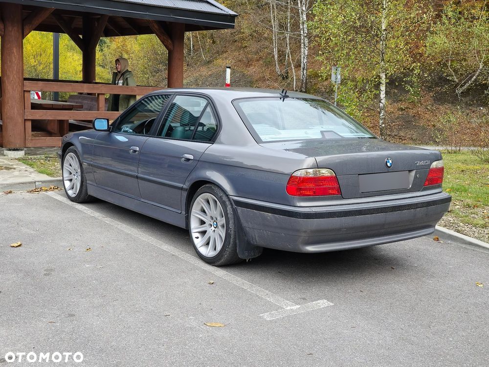 BMW Seria 7 740i - 2
