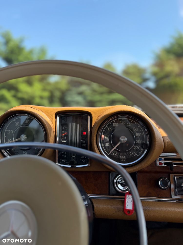 Mercedes-Benz 280 - 32