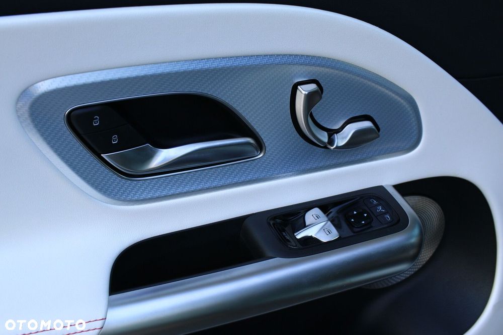 Mercedes-Benz GLB - 18