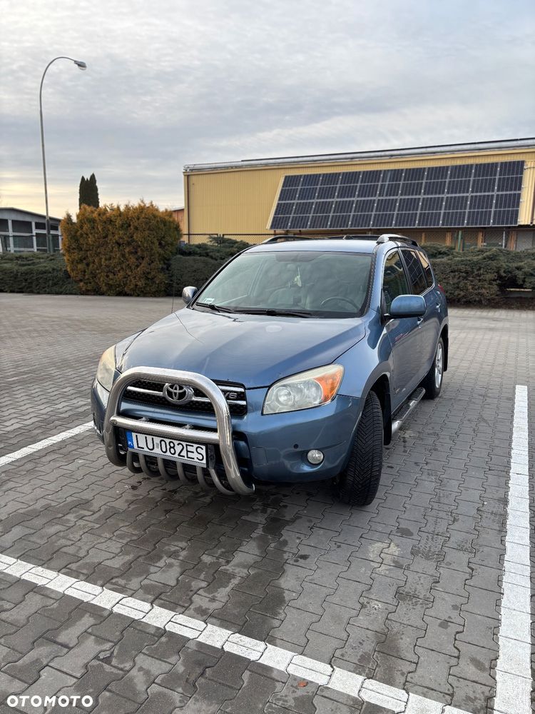 Toyota RAV4 - 1