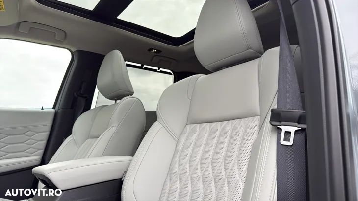 Mitsubishi Outlander - 11
