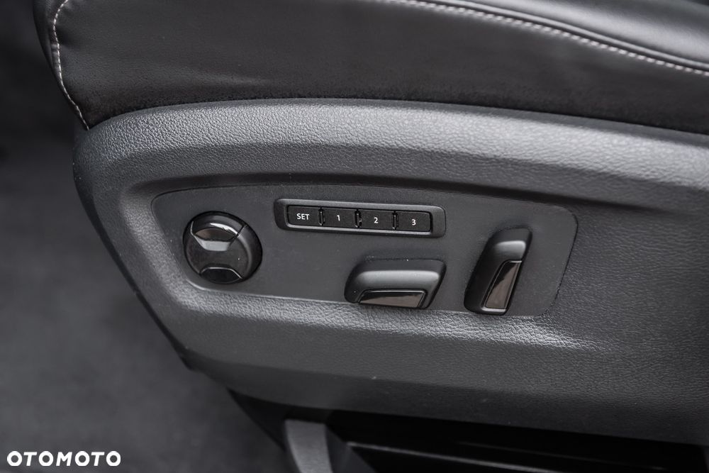 Mercedes-Benz Klasa V 300 d lang 4Matic 9G-TRONIC Exclusive Edition - 28