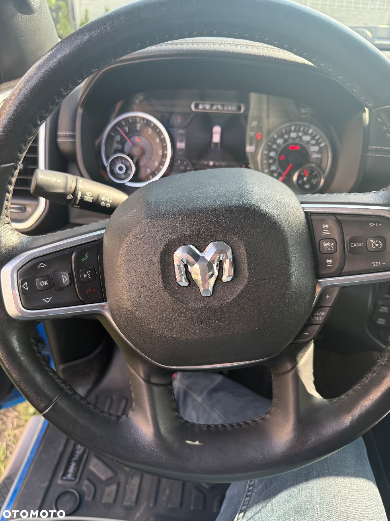 RAM 1500 Crew Cab Laramie - 17