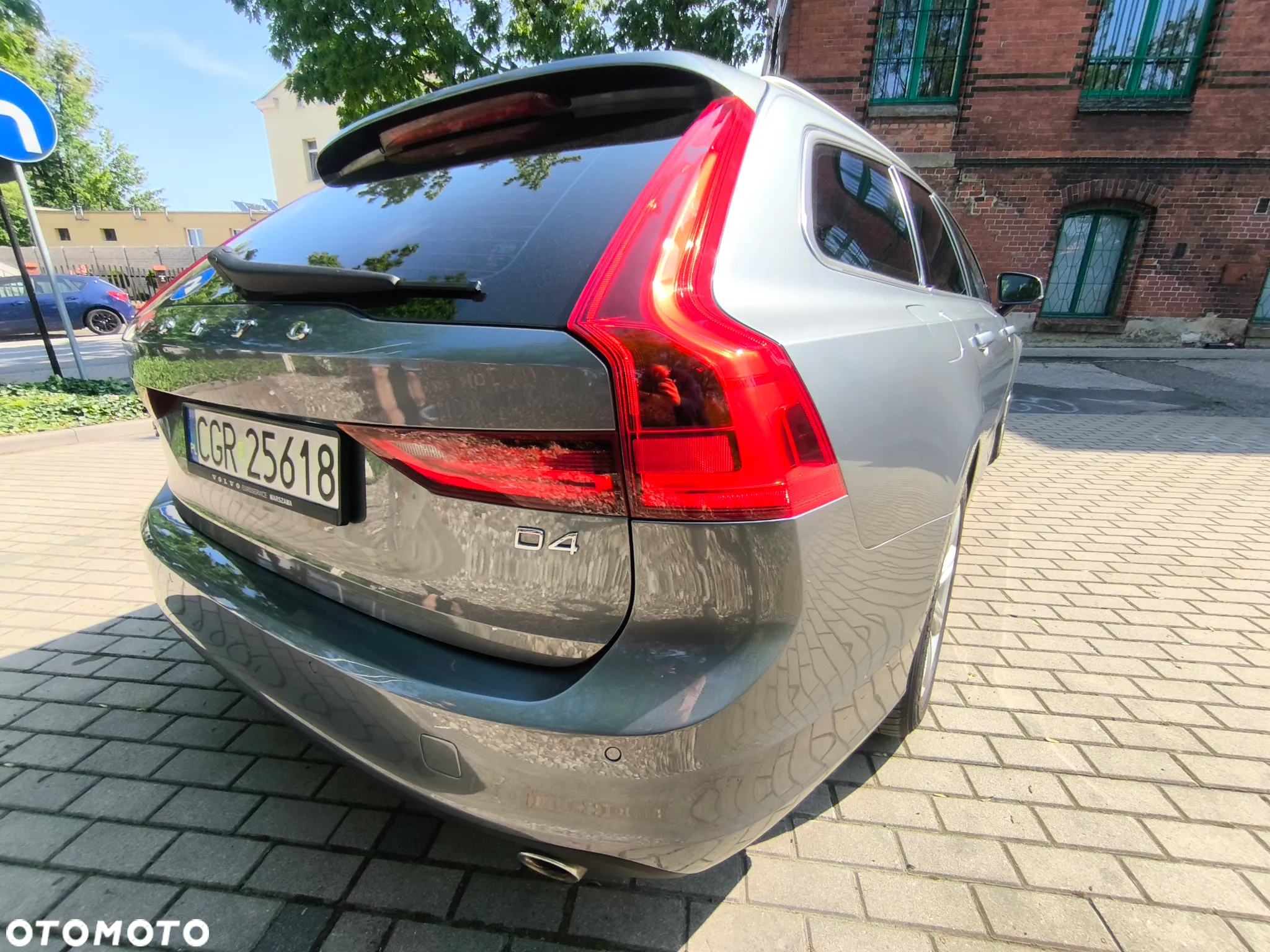 Volvo V90 D4 Momentum - 9