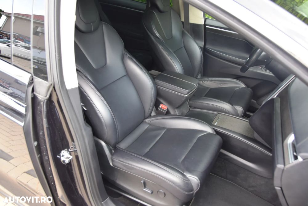 Tesla Model X - 19
