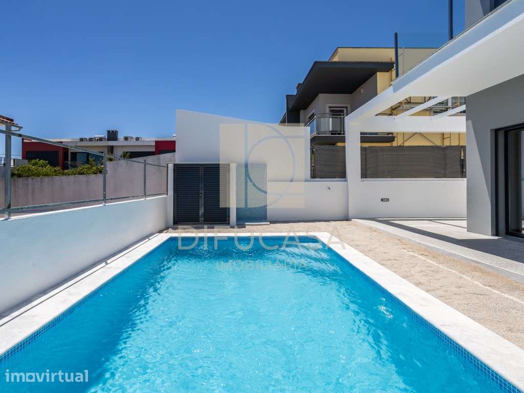 R228 Moradia T4 Piscina centro de Fernão Ferro - Grande imagem: 4/41