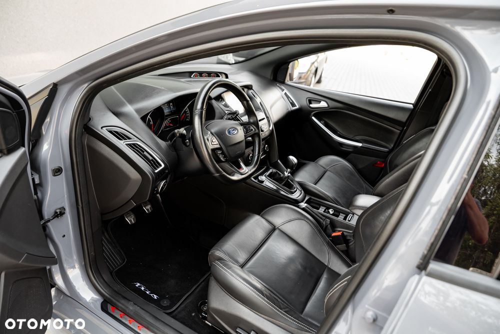 Ford Focus 2.0 TDCi ST - 18