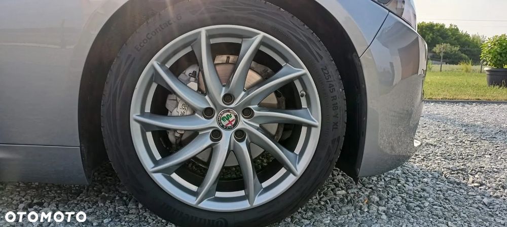 Alfa Romeo Giulia 2.2 D Turbo - 14