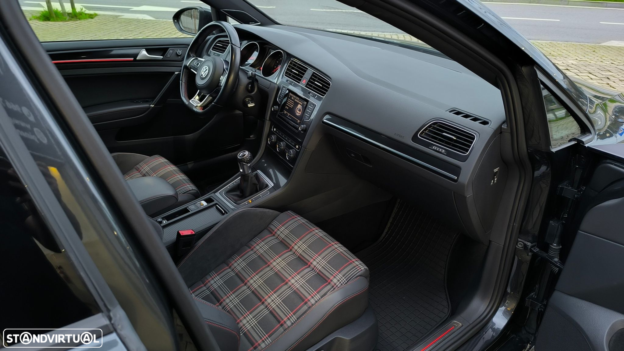 VW Golf 2.0 TSi GTi - 33
