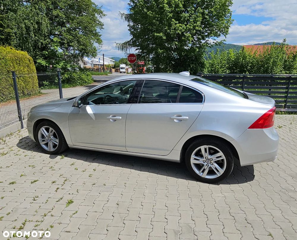 Volvo S60 T5 Momentum - 4