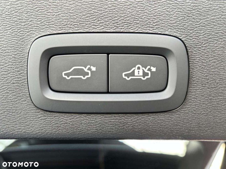 Volvo XC 40 B3 Core - 11