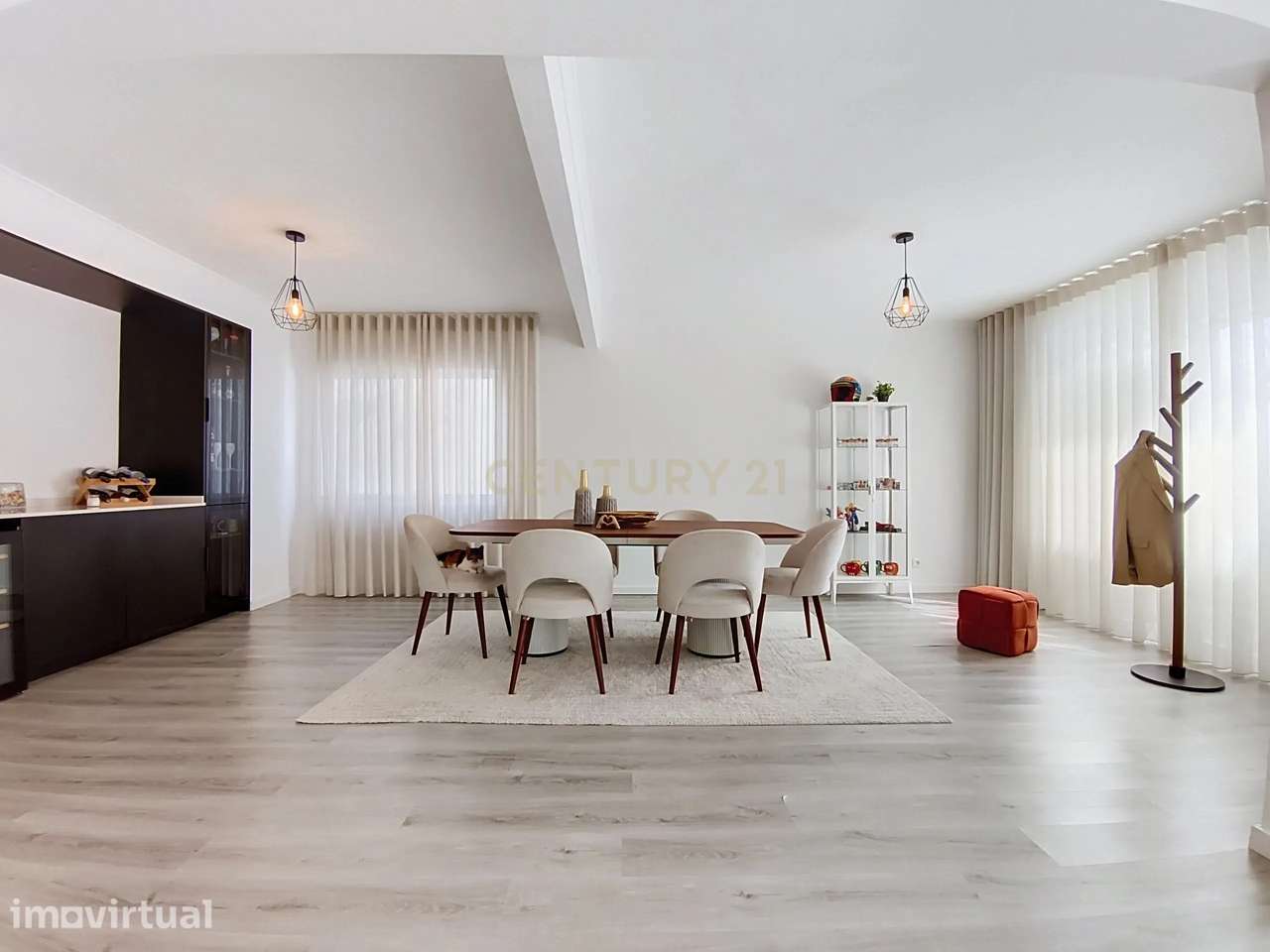 Moradia T5 Renovada com 264 m² em Nossa Senhora do Rosário – Lagoa - Grande imagem: 2/23