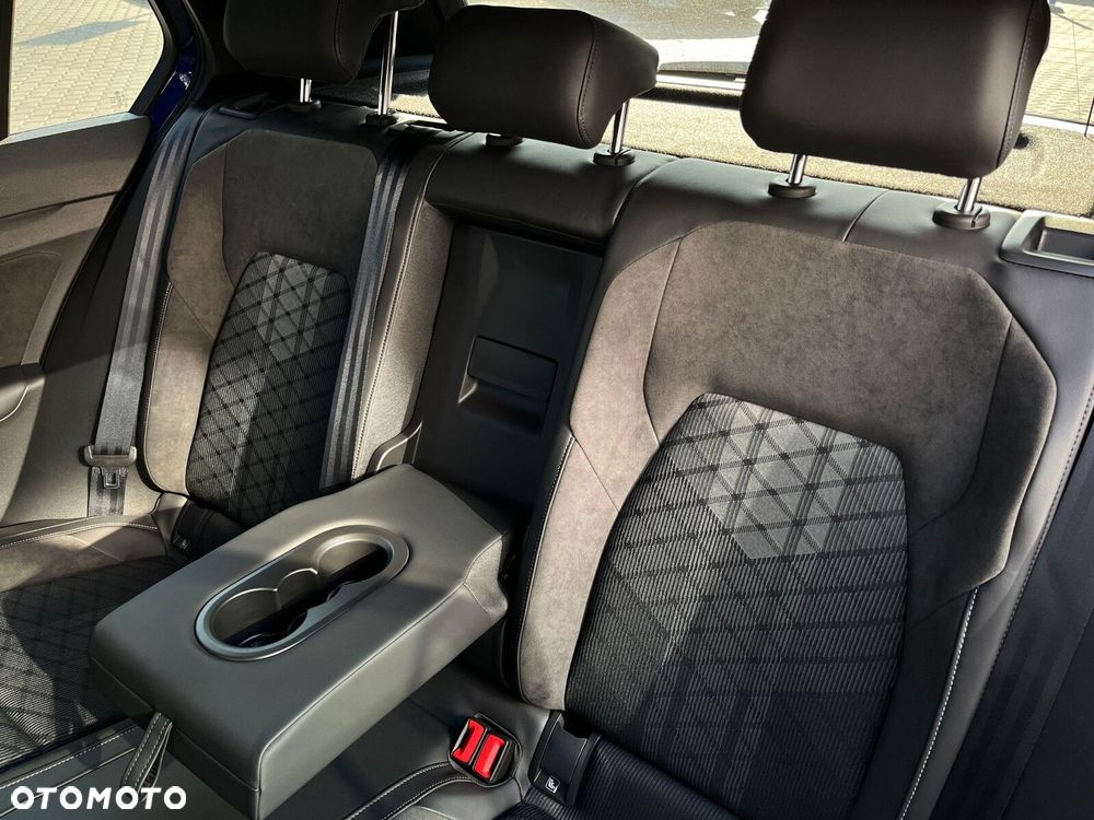 Volkswagen Golf - 23