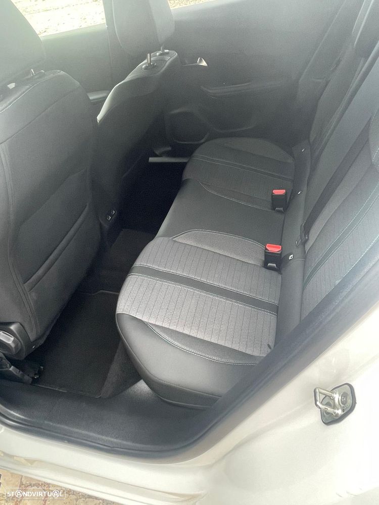 Peugeot 2008 1.2 PureTech Allure EAT8 — fotografia 9