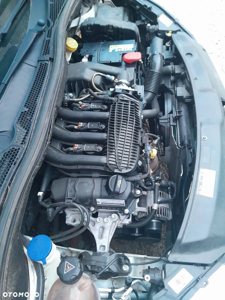 Peugeot 208 - 15