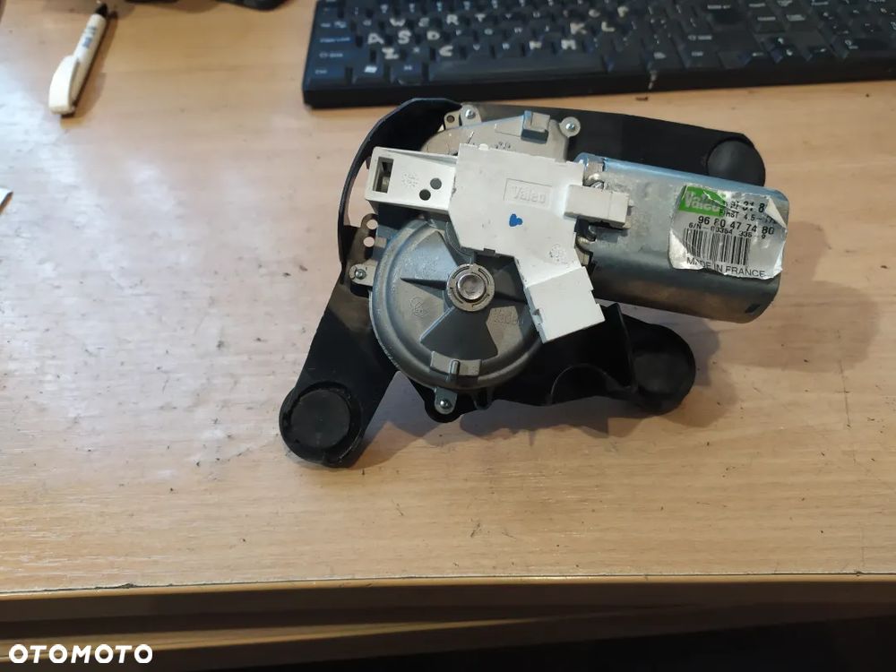 Silnik wycieraczki klapy bagażnika Peugeot 308 9680477480 - 2