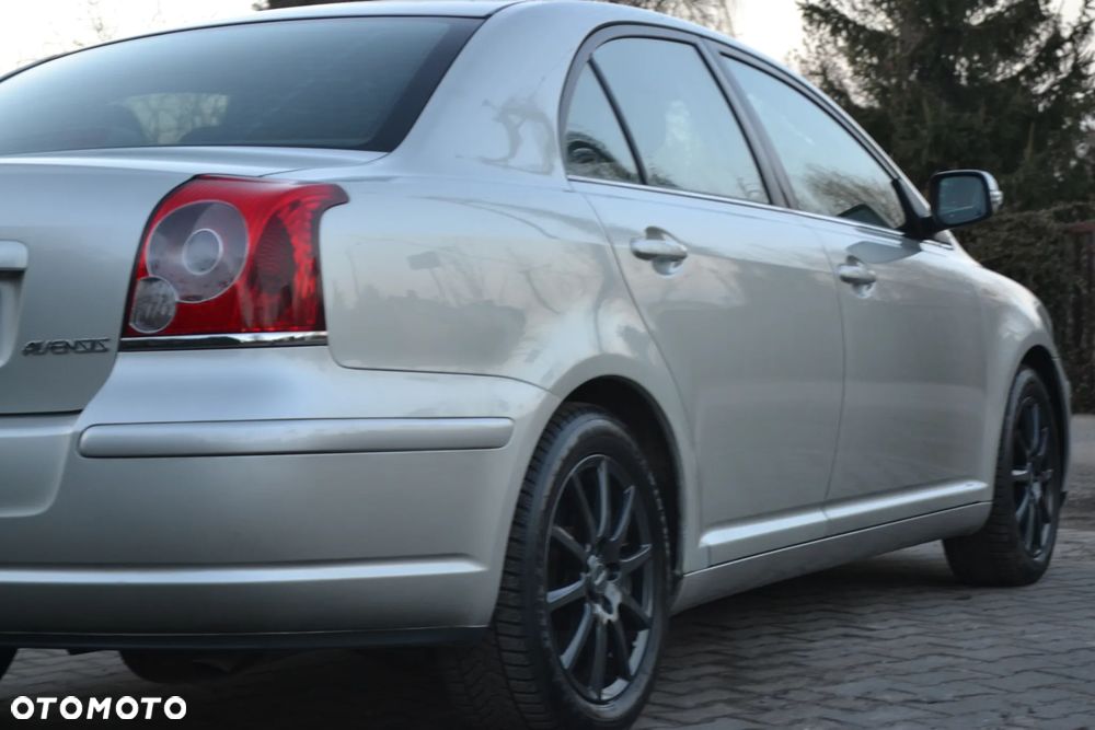 Toyota Avensis 2.0 VVT-i Executive - 18