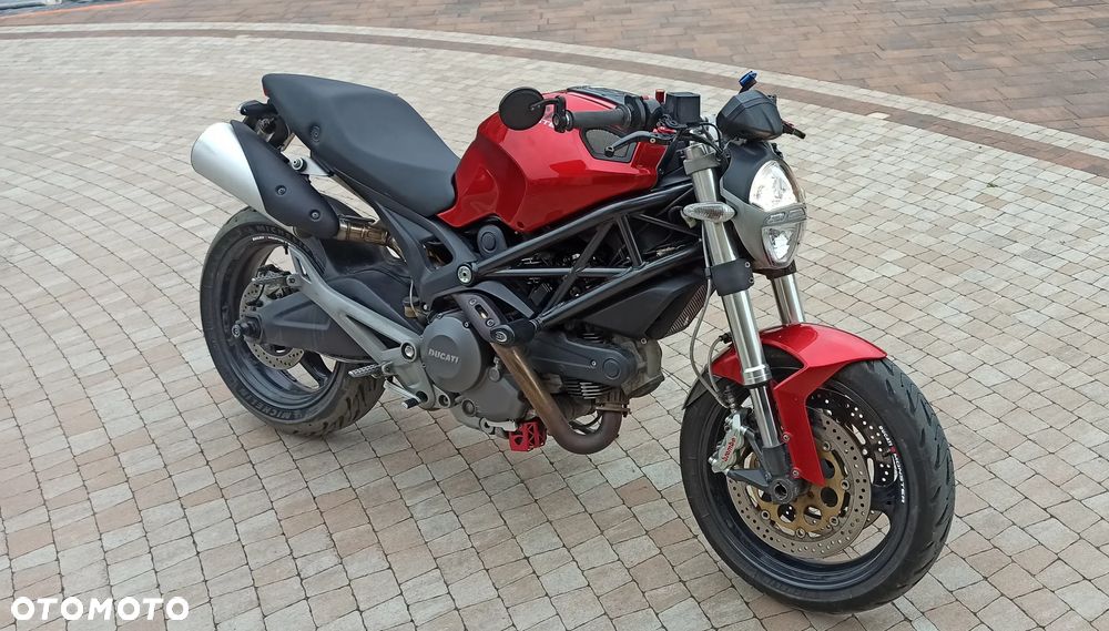 Ducati 696 - 1