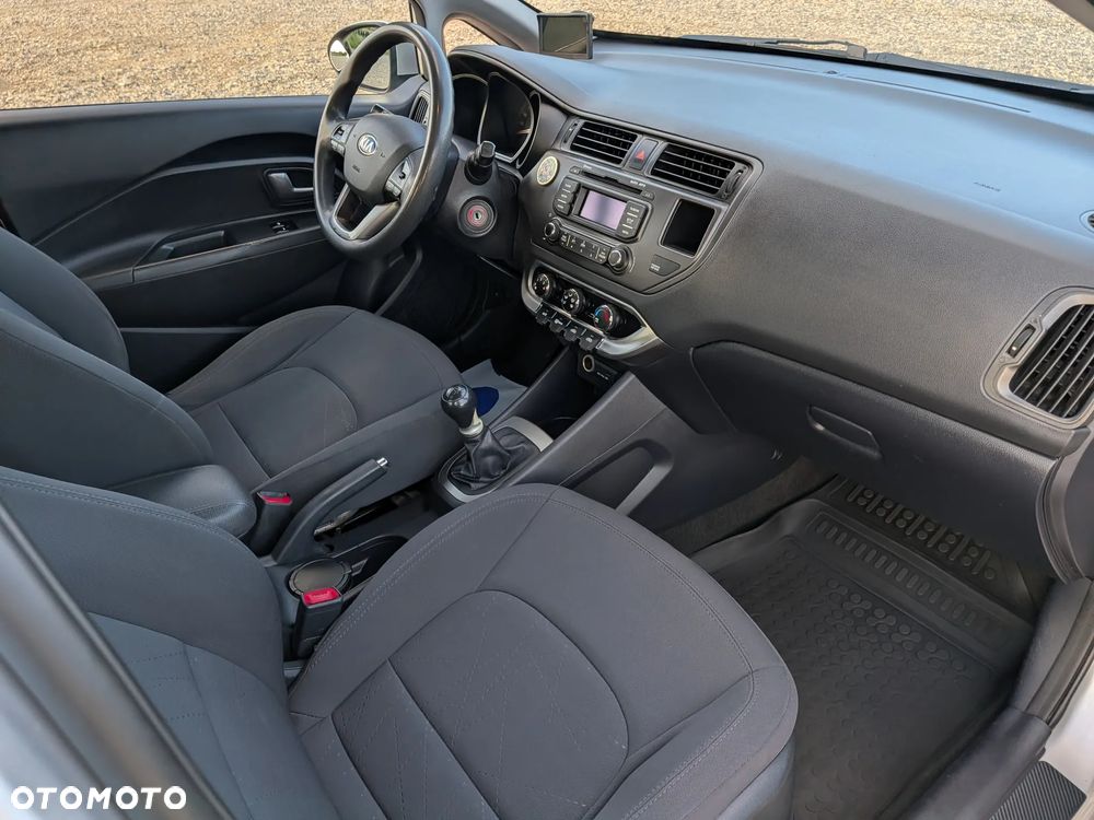Kia Rio 1.2 L - 16