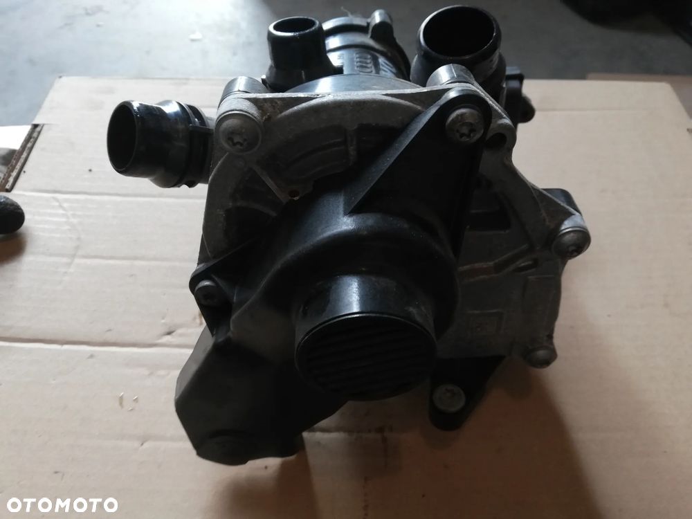 POMPA WODY TERMOSTAT 06L121111L - 4