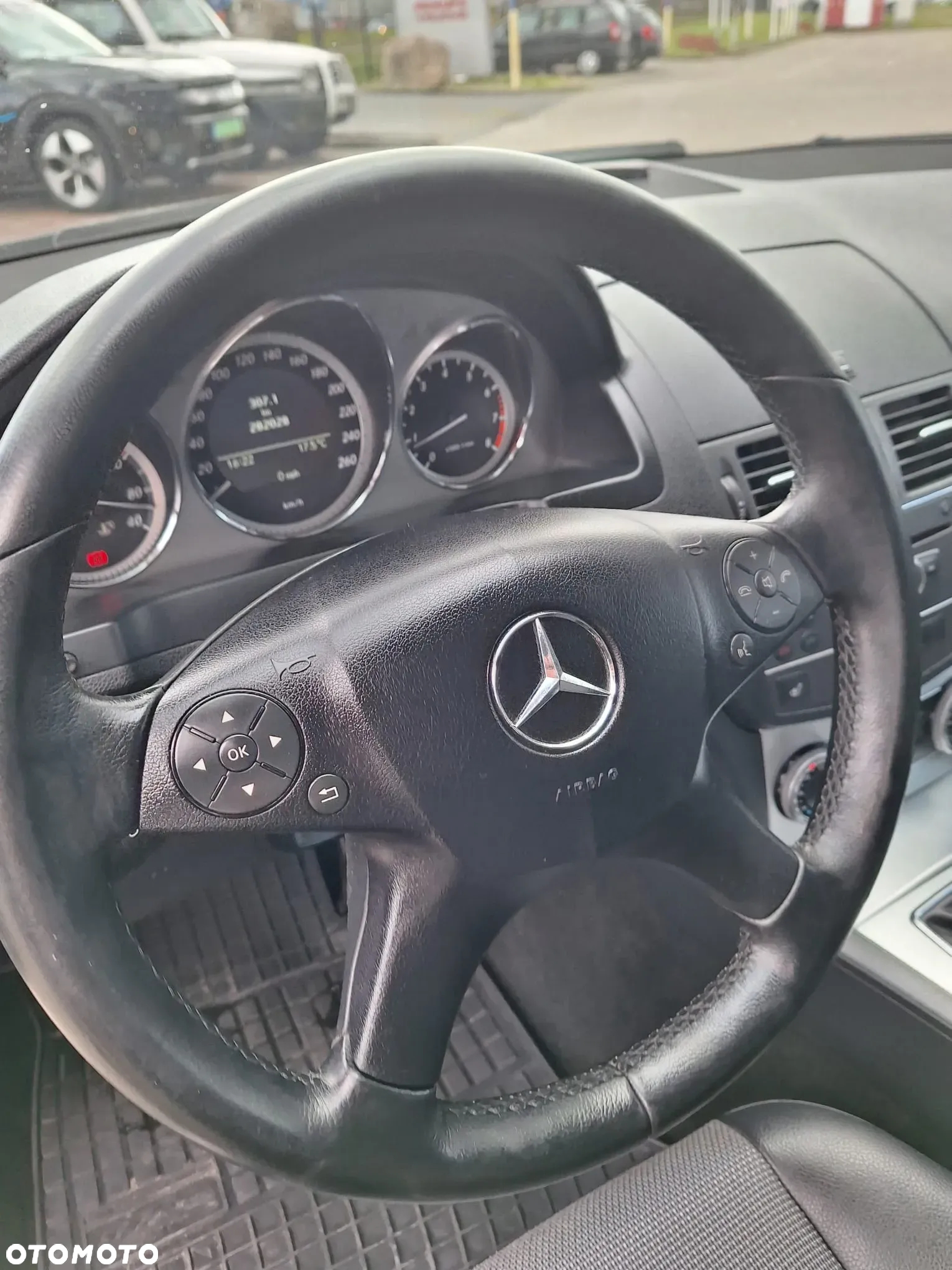 Mercedes-Benz Klasa C 180 K BlueEff Avantgarde - 7