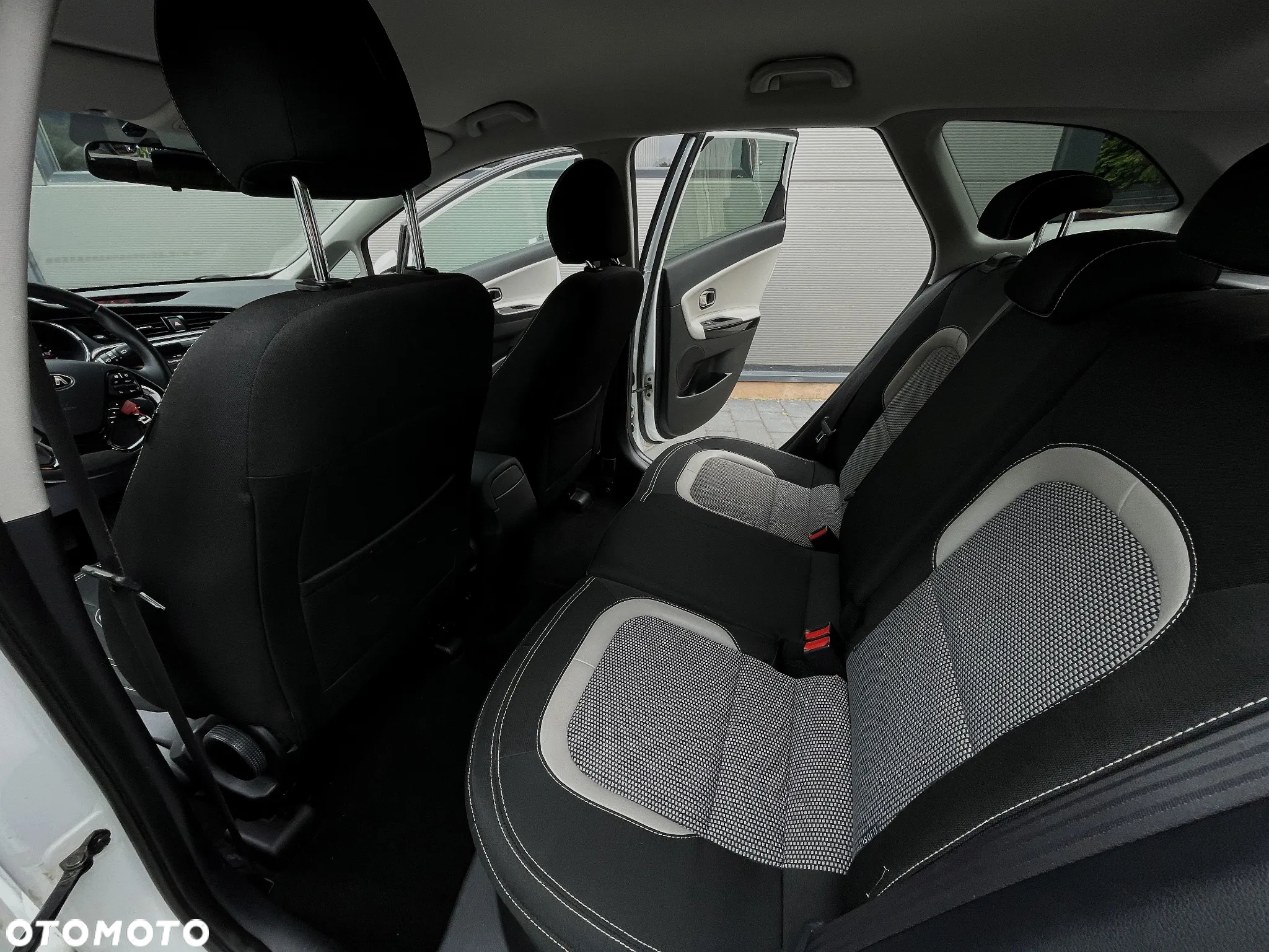 Kia Ceed 1.4 Attract - 33