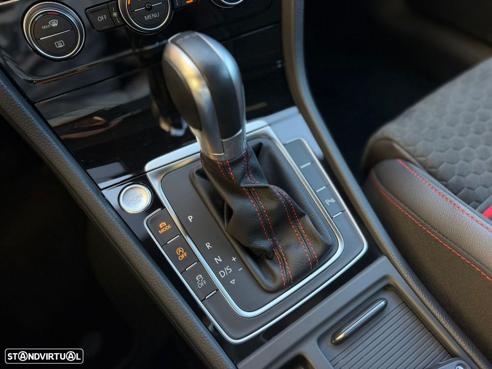 Volkswagen Golf 2.0 TSI GTI DSG Performance — fotografia 42
