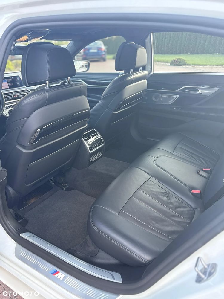 BMW Seria 7 750Li xDrive sport - 25