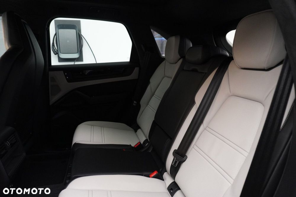 Porsche Cayenne - 16