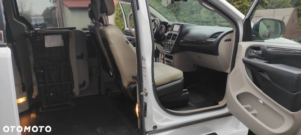 Dodge Caravan - 5