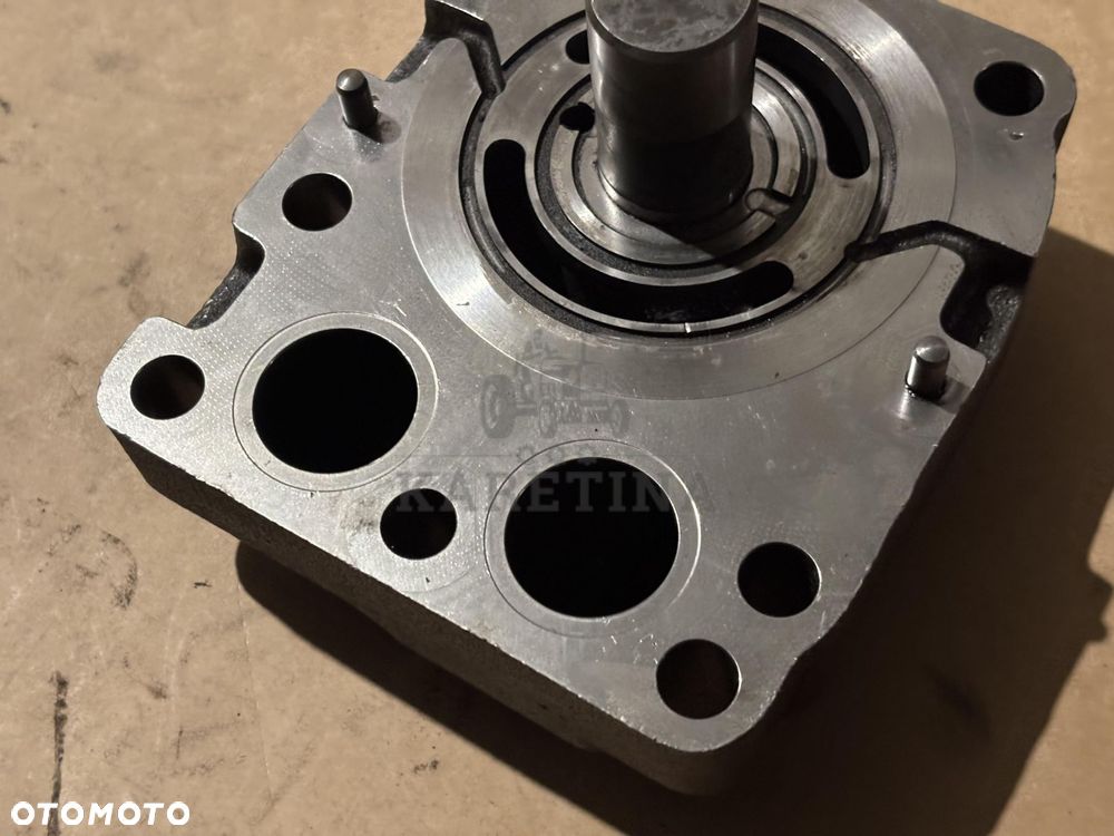 Fendt ML130 ML160 ML180 Vario Głowica pompy  H716100430011 M716100430110A - 2