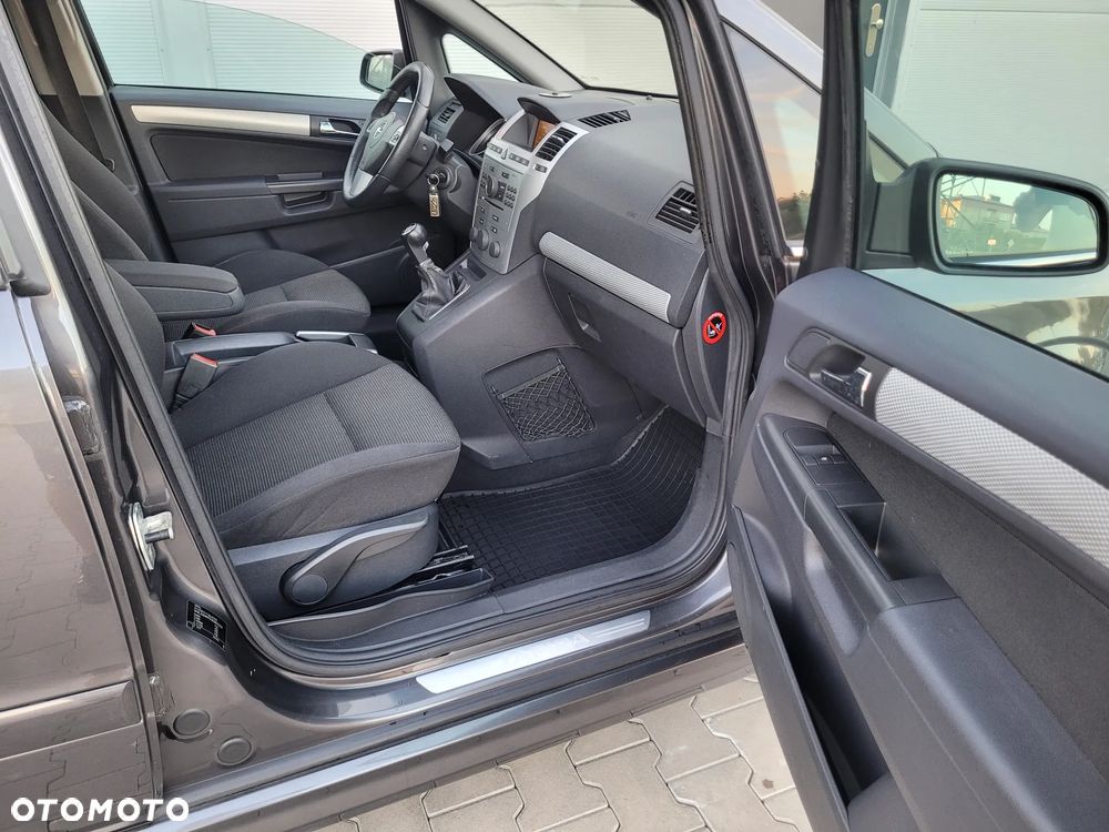 Opel Zafira 1.8 Sport - 29