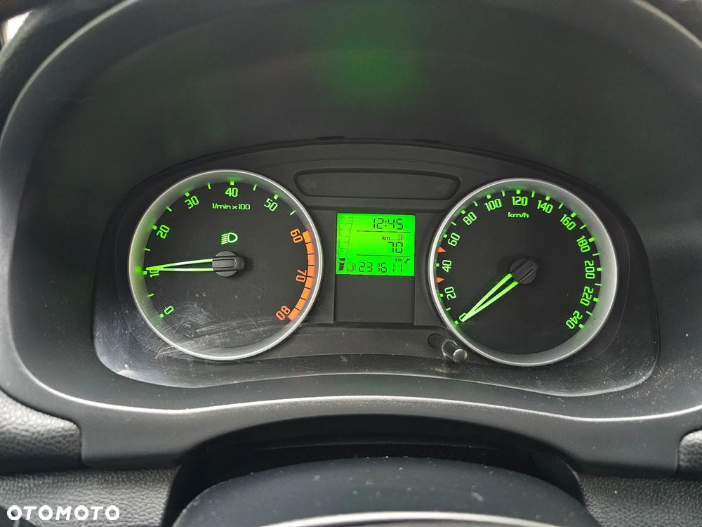 Skoda Roomster 1.4 16V PLUS EDITION - 14