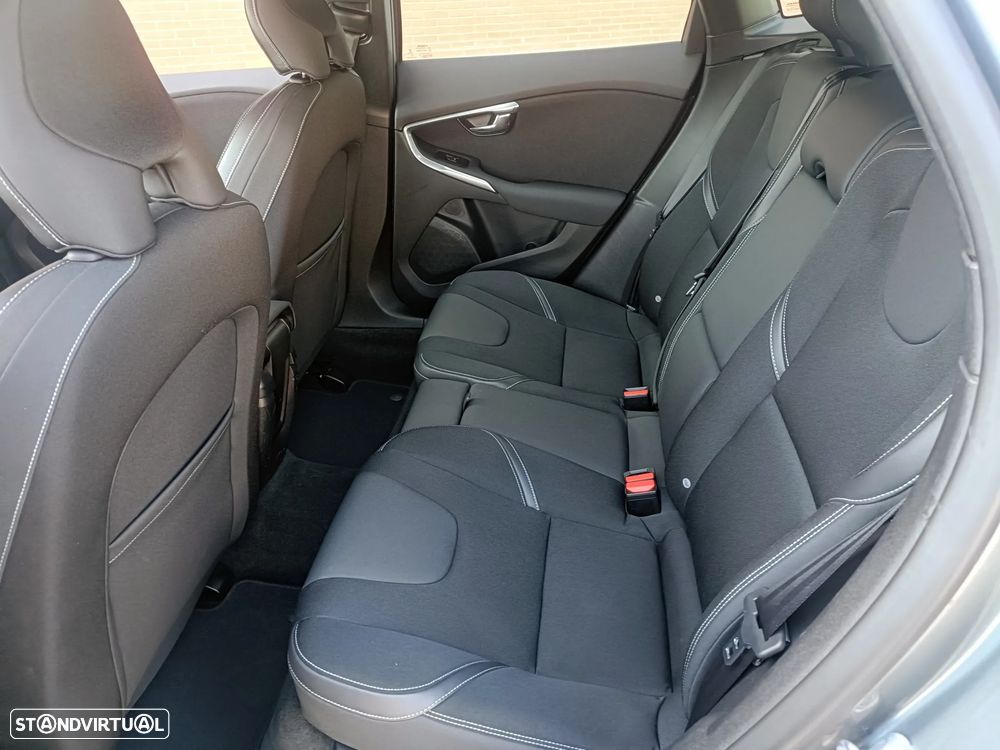 Volvo V40 1.6 D2 Eco Momentum — fotografia 12