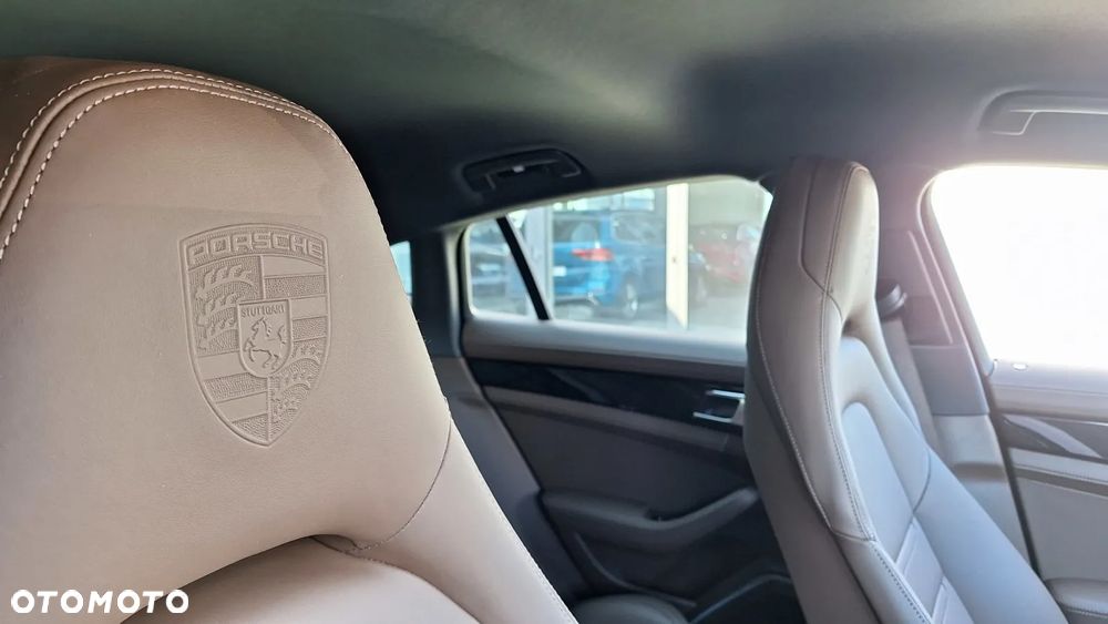 Porsche Panamera 4 E-Hybrid - 9